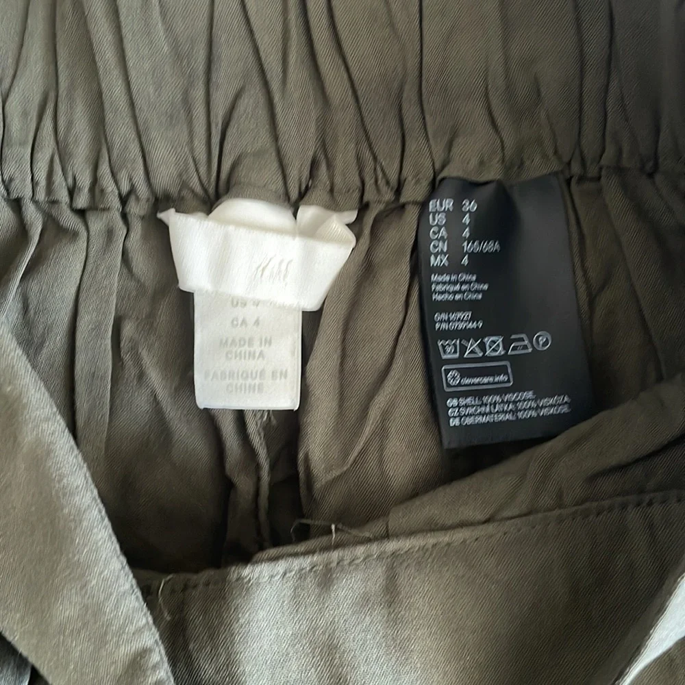 H&M S women’s high rise pull on olive green casual shorts w/pockets - Picture 3 of 6